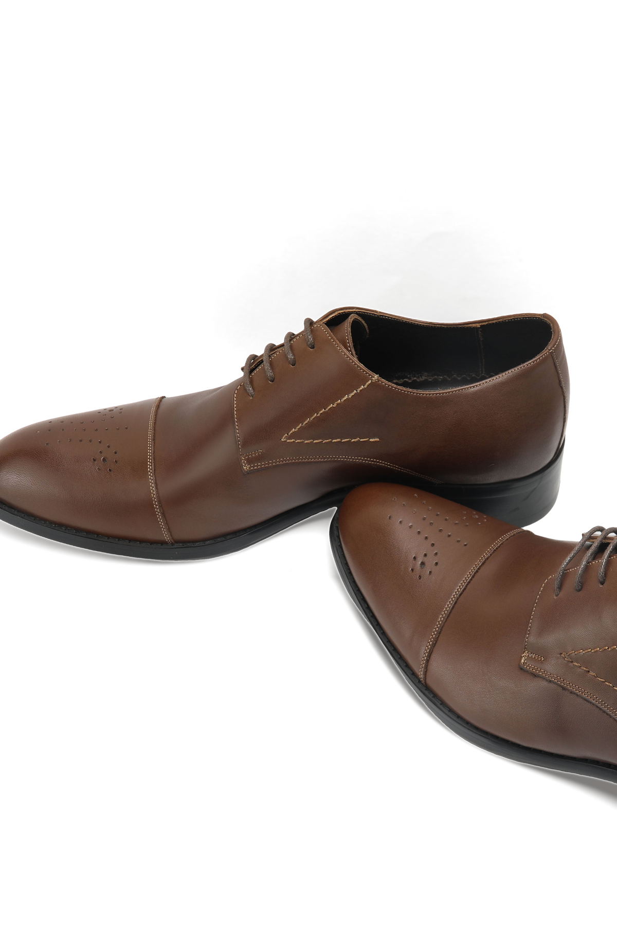 Cap toe derby