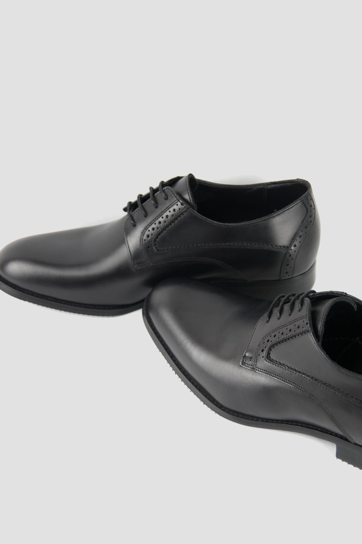 Plain toe derby