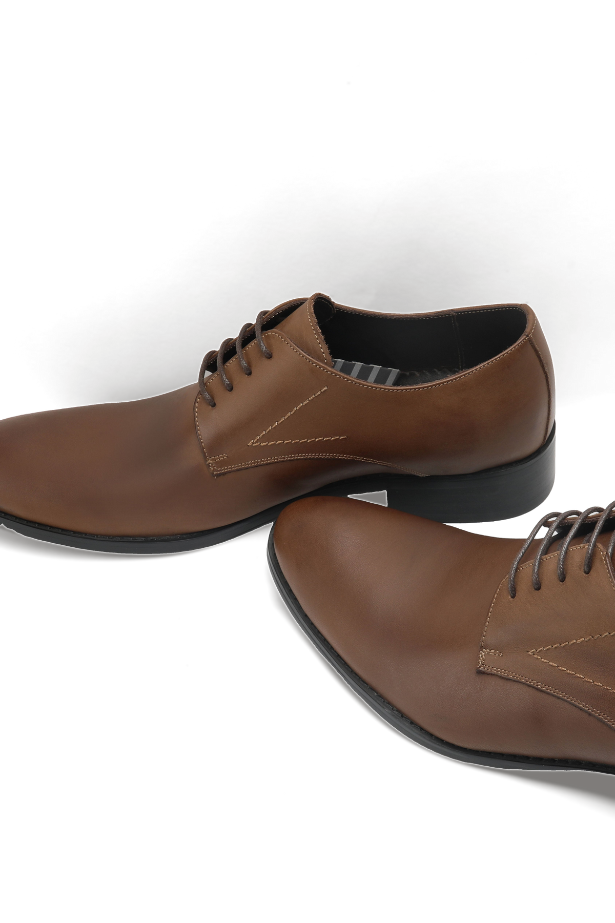 Plain toe derby