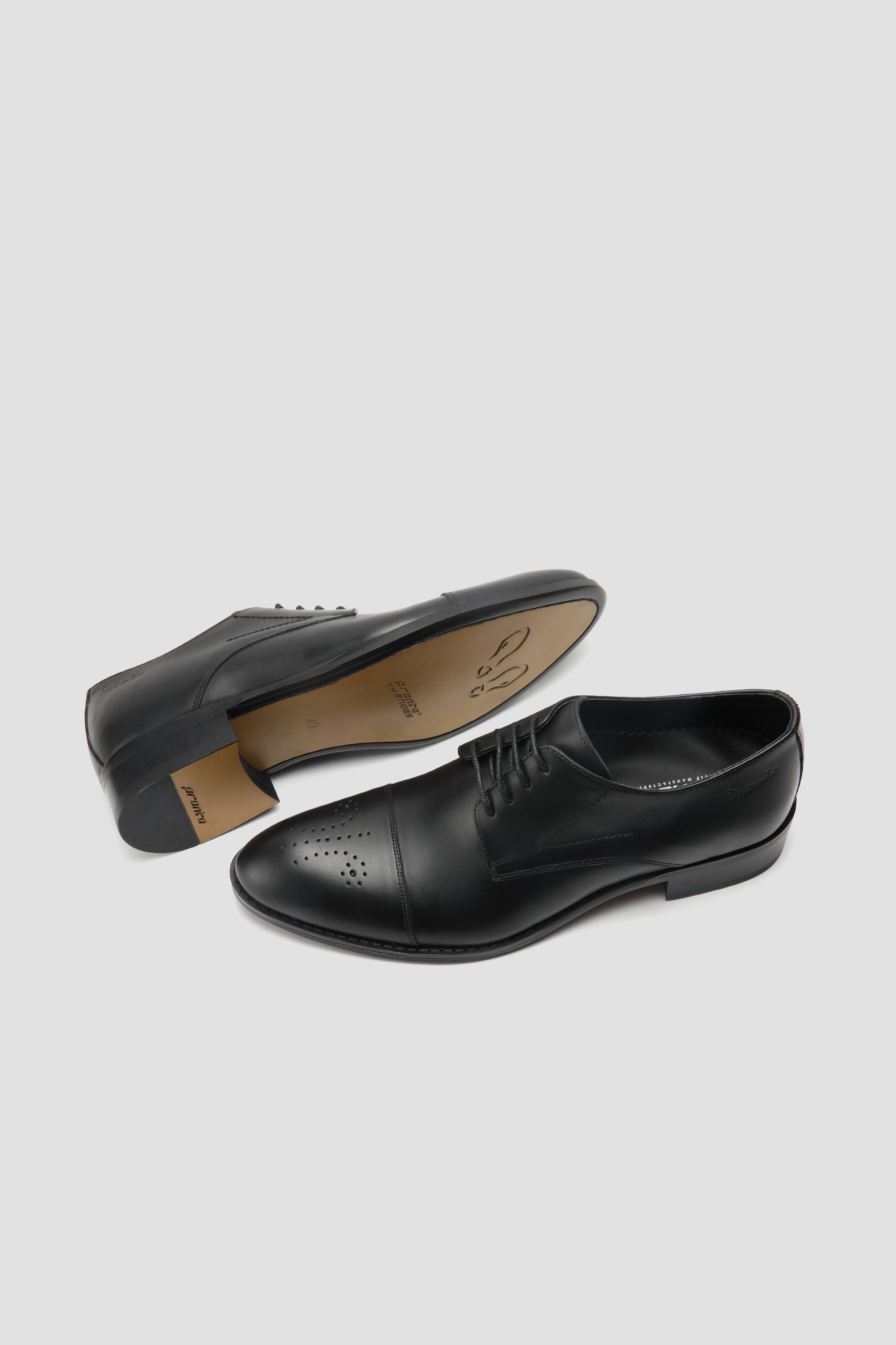 Cap toe derby