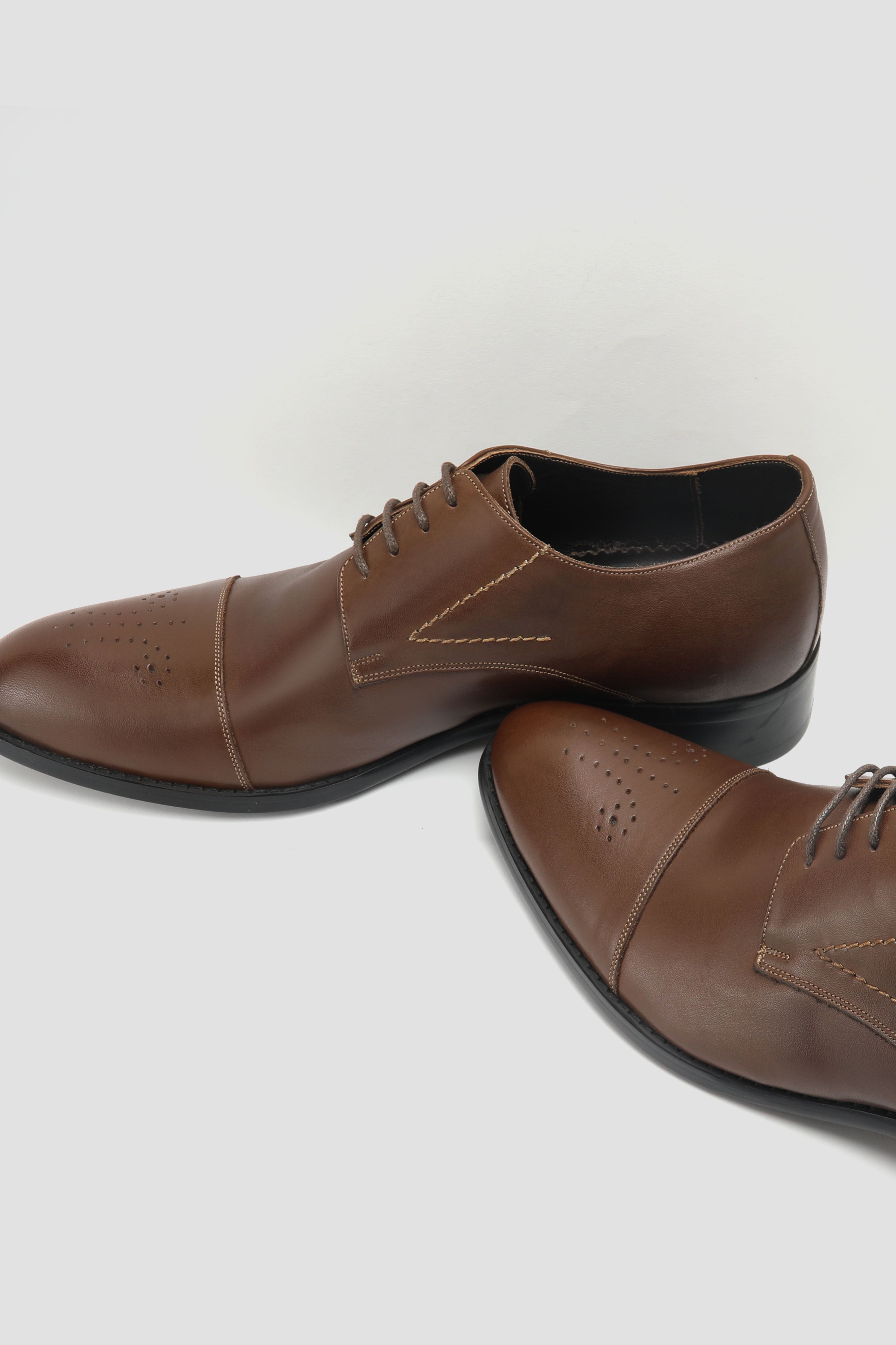 Cap toe derby