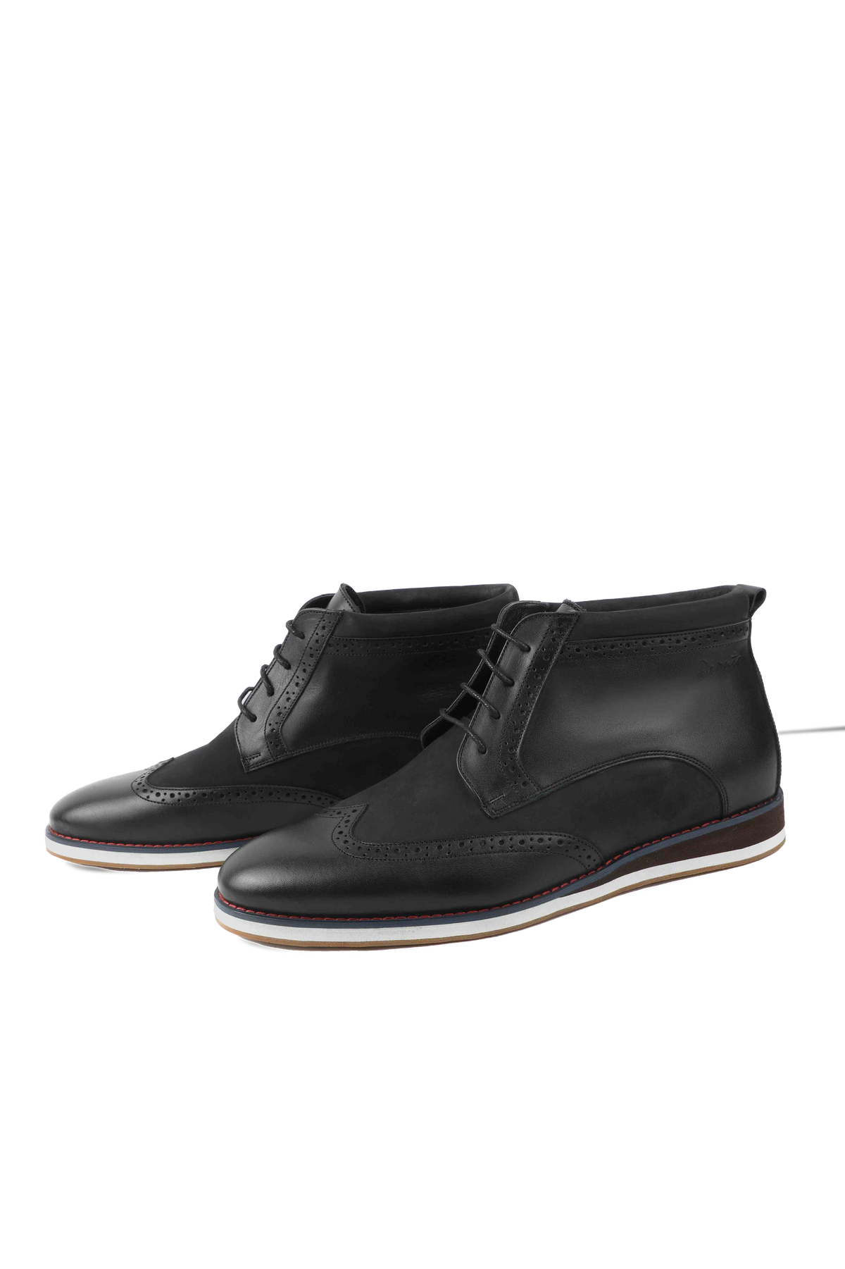 Wingtip boot