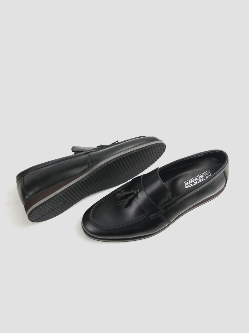 Tassel loafer