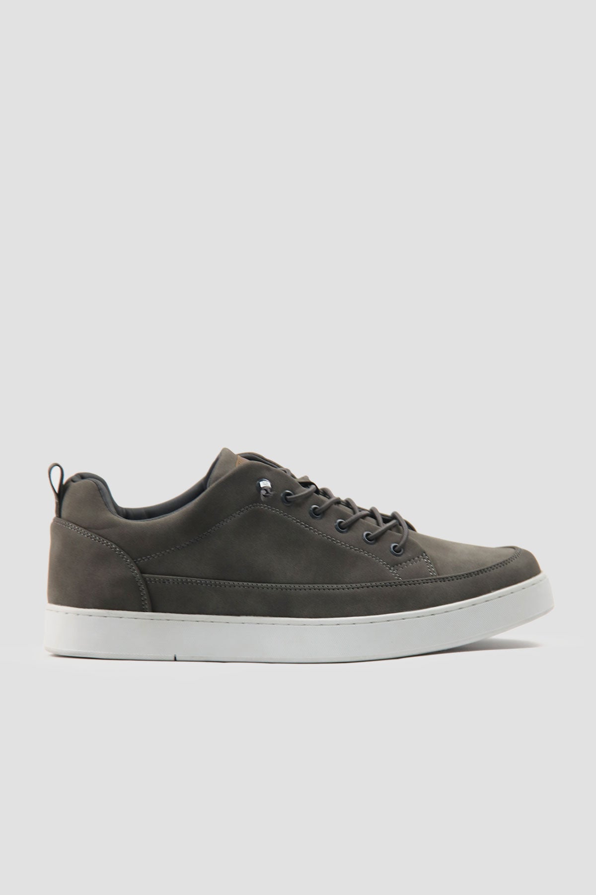 Essential Kicks – Pronto Shoes