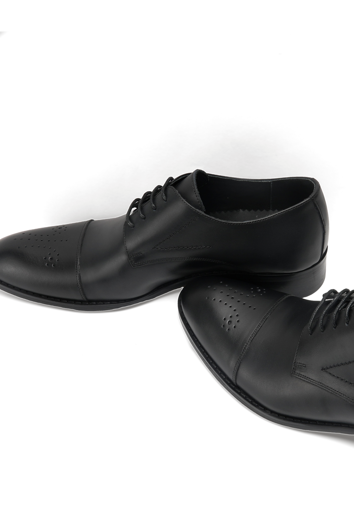 Cap toe derby
