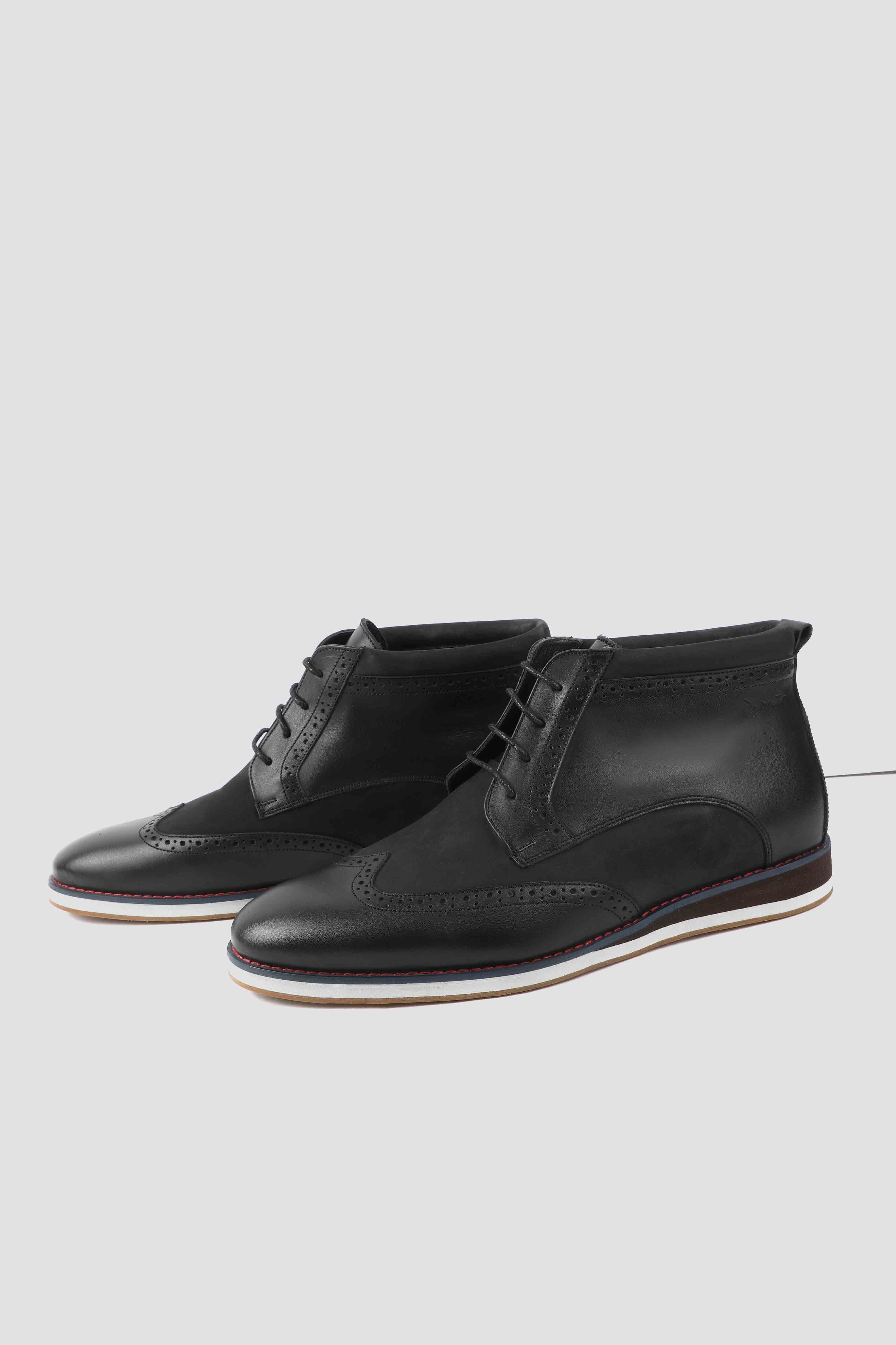Wingtip boot