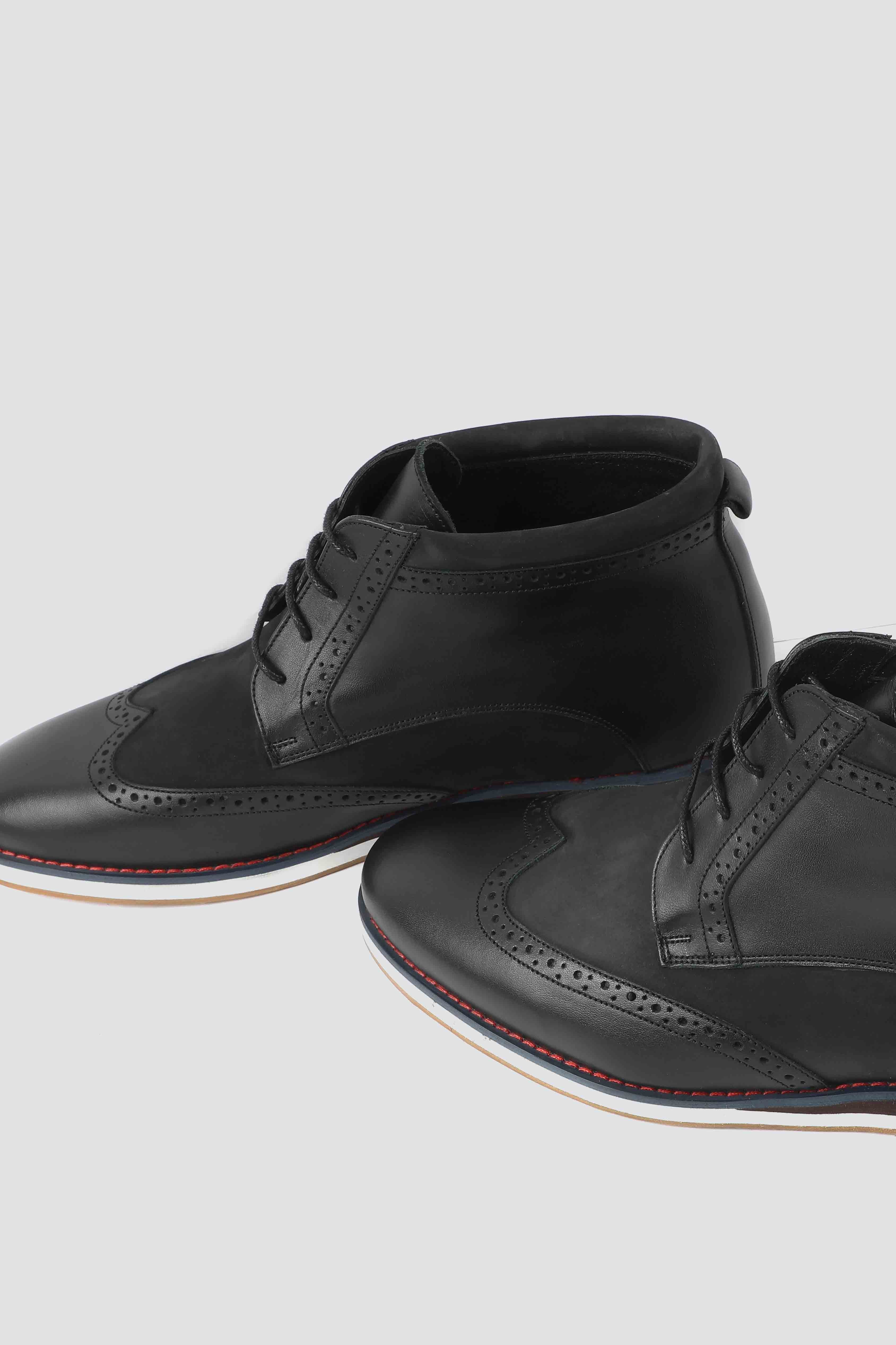 Wingtip boot
